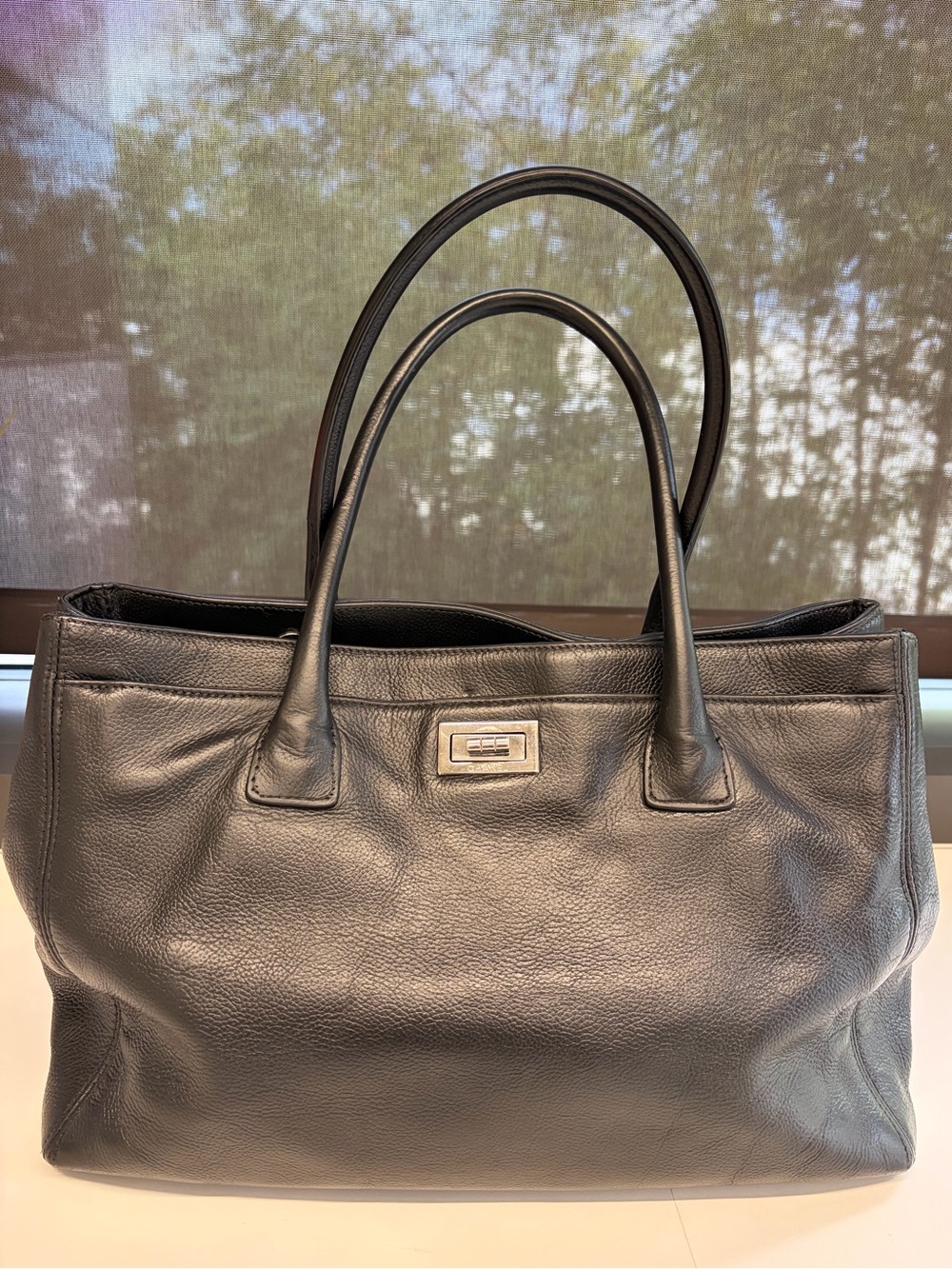 CHANEL Black Leather Top-Handle Shoulder Tote